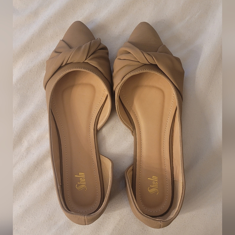 Pointy Toe Front Knot Flats